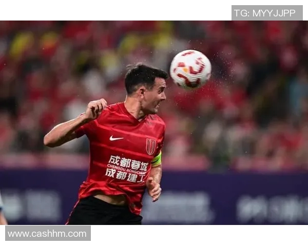 王子铭精彩头球助力成都蓉城赢得关键比赛胜利