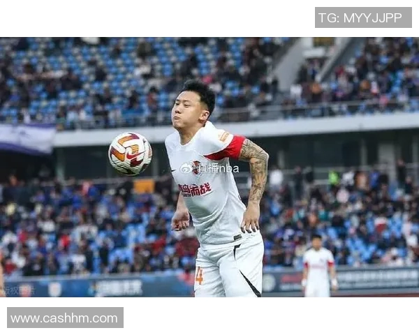 冯劲精彩抽射助力成都蓉城再创佳绩展现球队强大实力